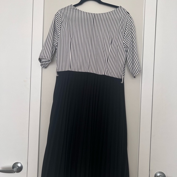 Plus size Pleated office wear Dress - Picture 4 of 4